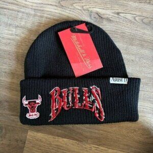 Mitchell & Ness Mens Black Chicago Bulls SUGA Glitch Cuffed Knit Hat
